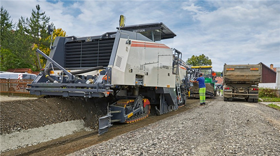 1569306263881328.jpg W240CR冷再生機(jī)-.jpg